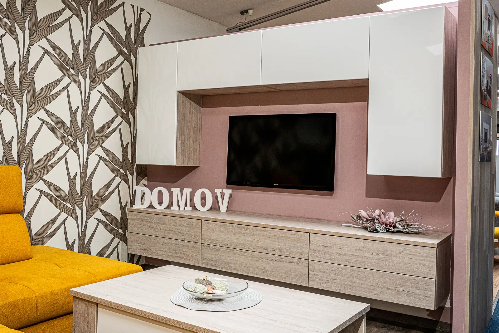 Moderní obývací stěna Excel 3 v dekoru dub/bílá s televizí a úložným prostorem